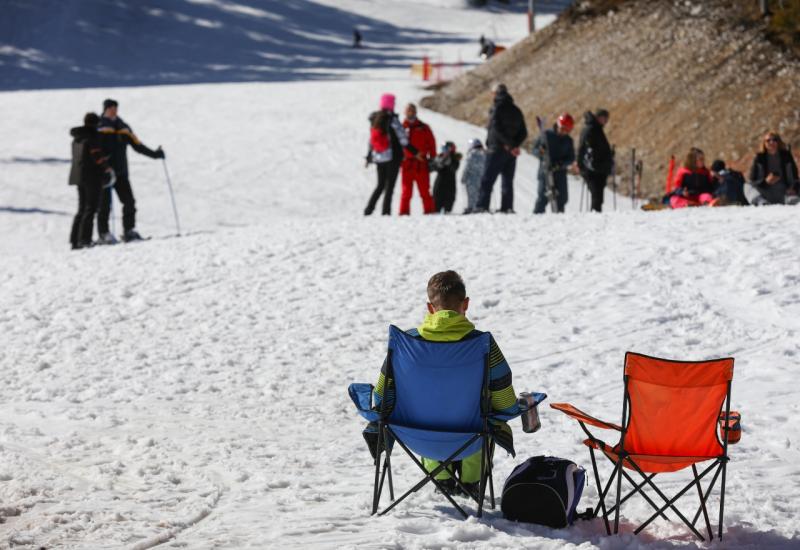 Bijeg od lockdowna: Na Bjelašnici skijanje i druženje na čistom zraku